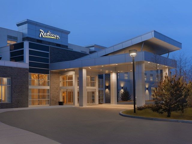 Radisson Hotel and Conference Centre Calgary Airport | Canada's Alberta thumbnail