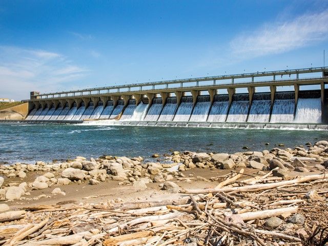 Scenic view of the Bassano Dam.