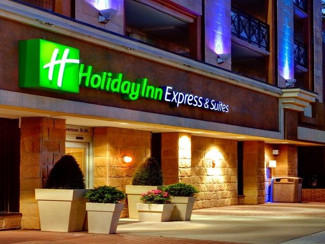 Holiday Inn Express Hotel & Suites Calgary Downtown | Canada's Alberta thumbnail