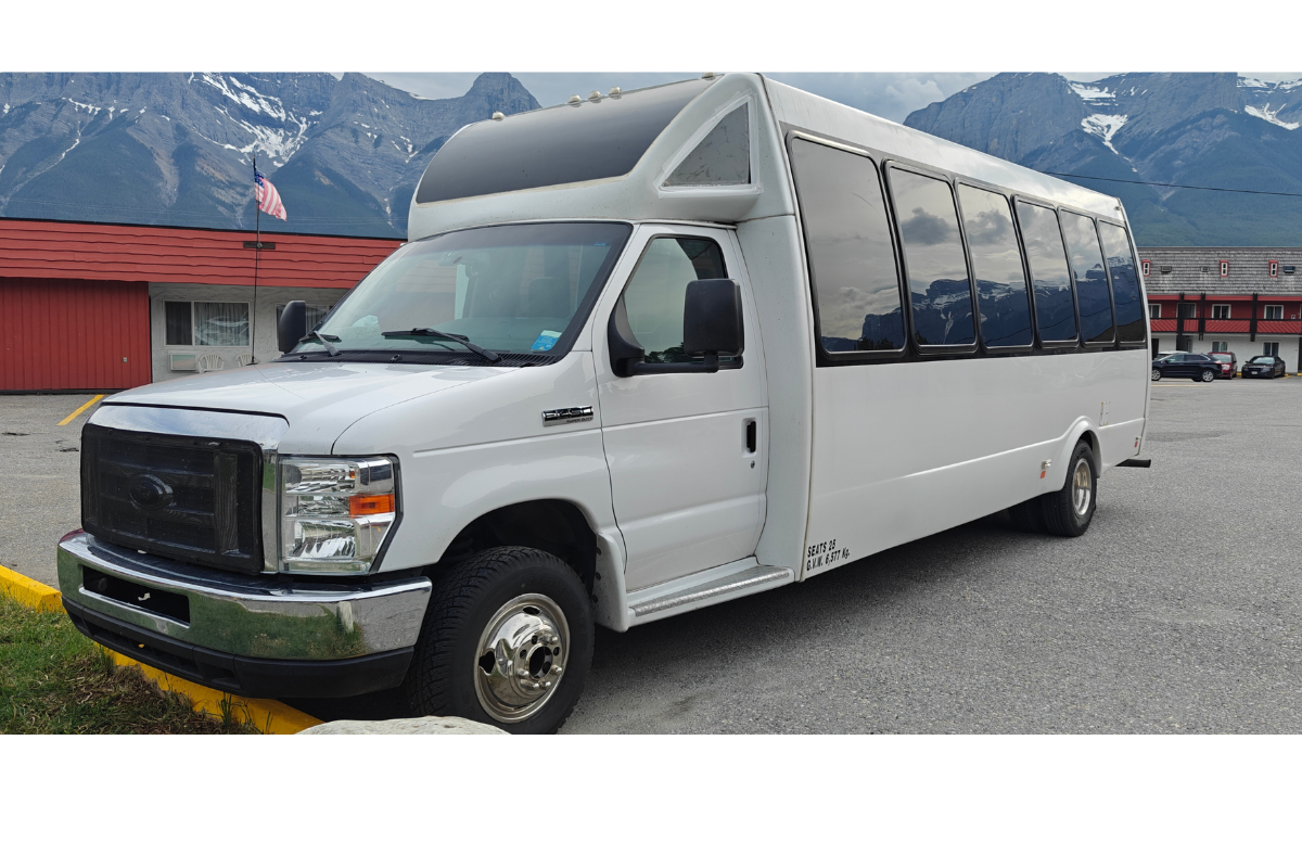YYCTOURS shuttle bus
