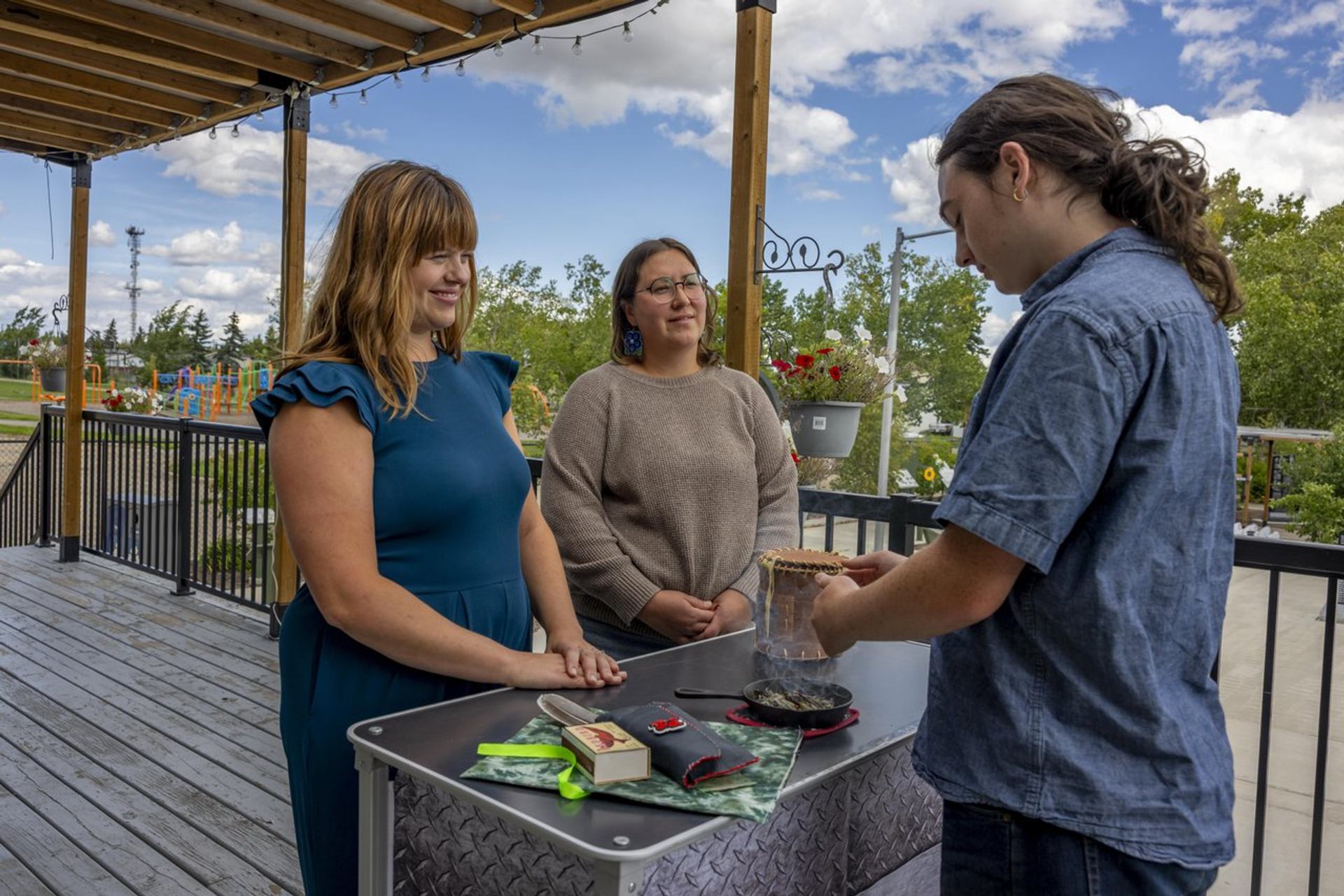Metis youth offering guests the opportunity to smudge 