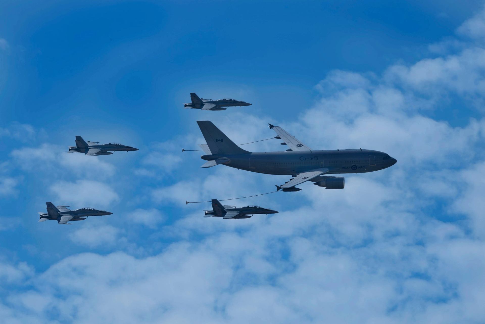 Tanker refuels four jets mid-air at Cold Lake Air Show.