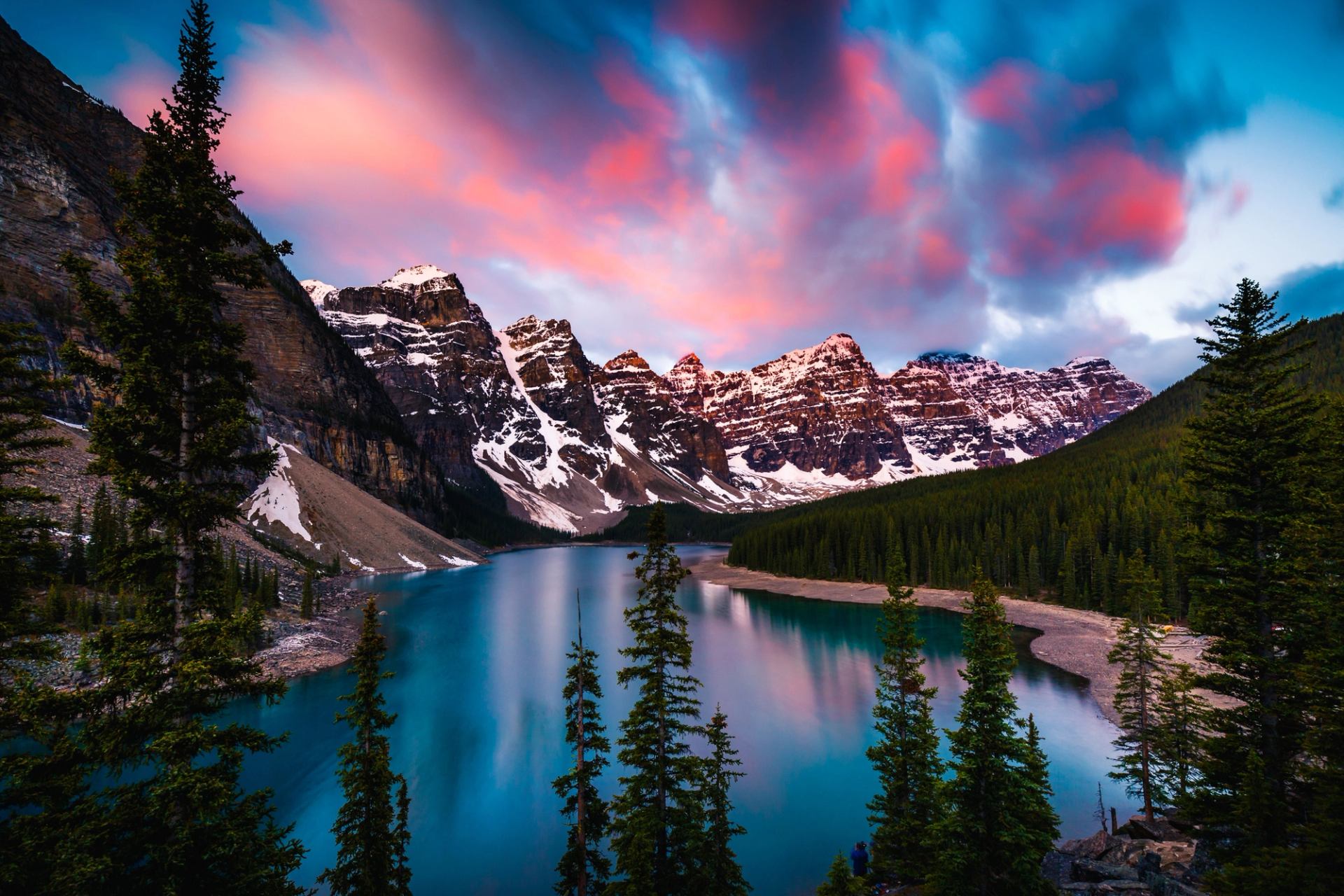 Beautiful sky at sunrise at Moraine Lake
