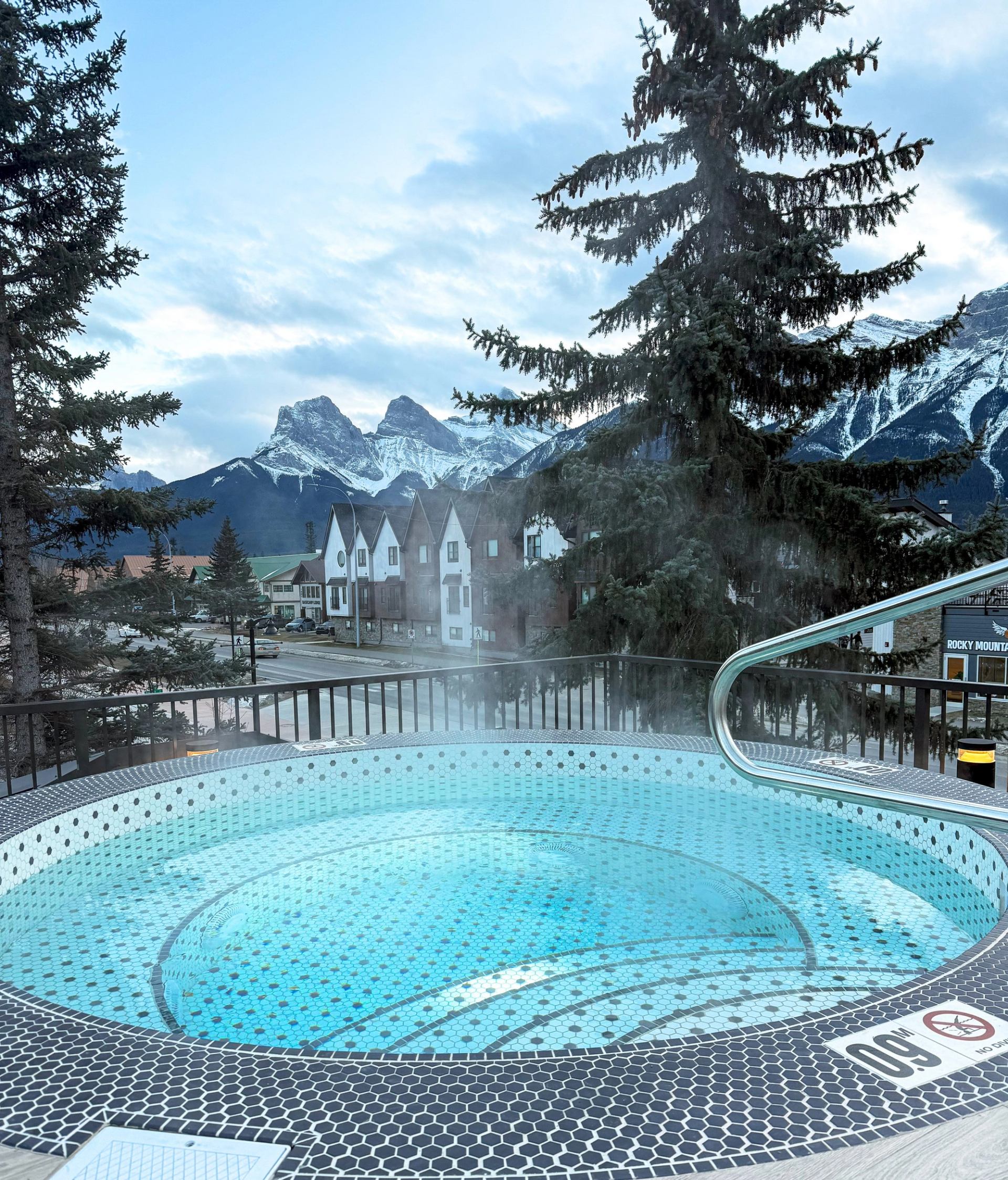Hot tub with beautiful views of the mountains