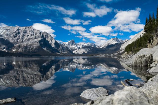 Scenic shot of Upper Kananaskis Lake surrounded by the Rocky Mountains.