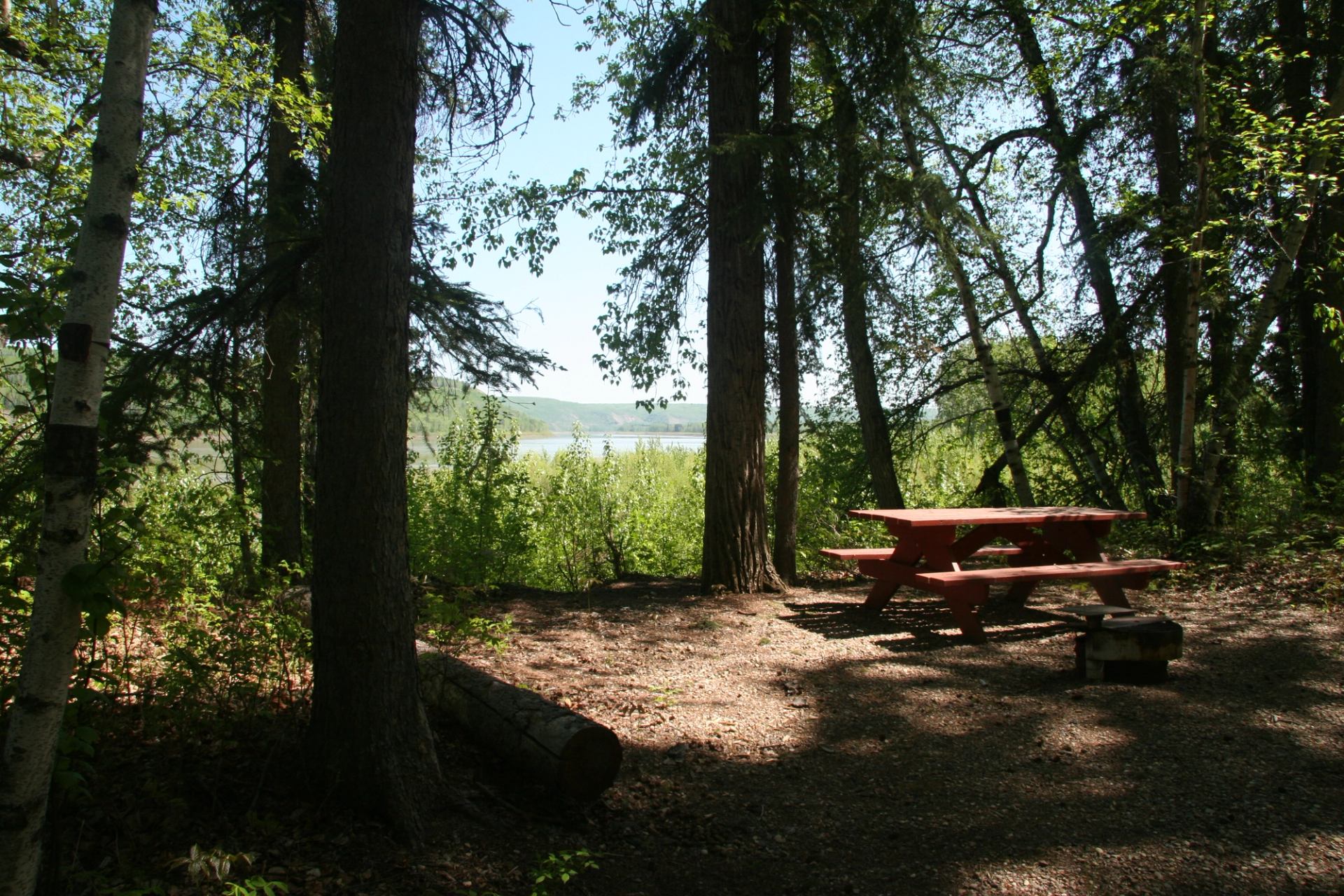 Picnic table at the day use area at Notikewin Provincial Park