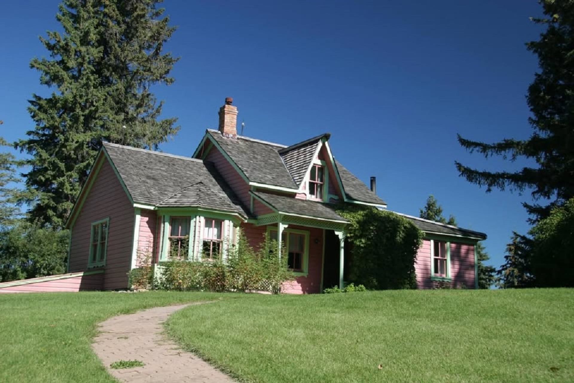 Exterior of Stephansson House with the landscape