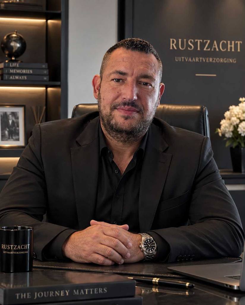 Anne Wieb Wijnsma van RustZacht.nl aan het bureau