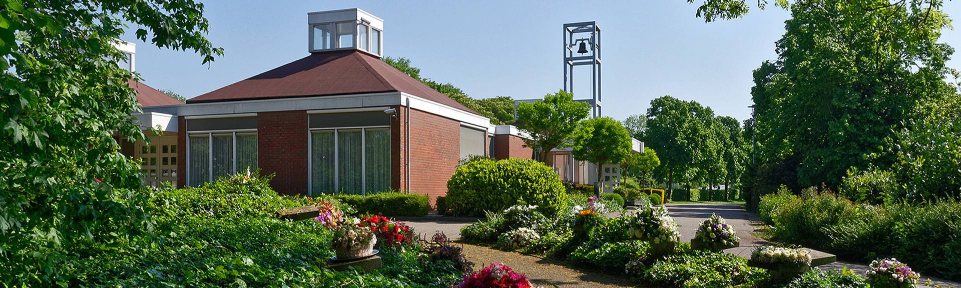 Het gebouw van Uitvaartcentrum Hoorn aan de Bloemenlaan
