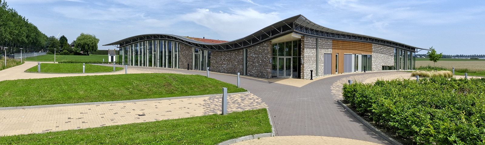 Het gebouw van Crematorium Haarlemmermeer van buiten