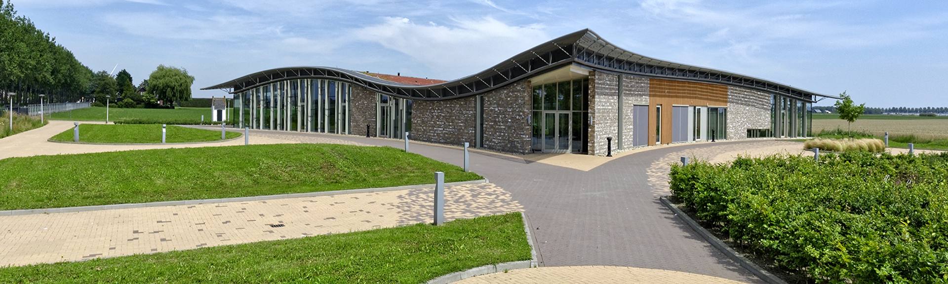 Het gebouw van Crematorium Haarlemmermeer van buiten