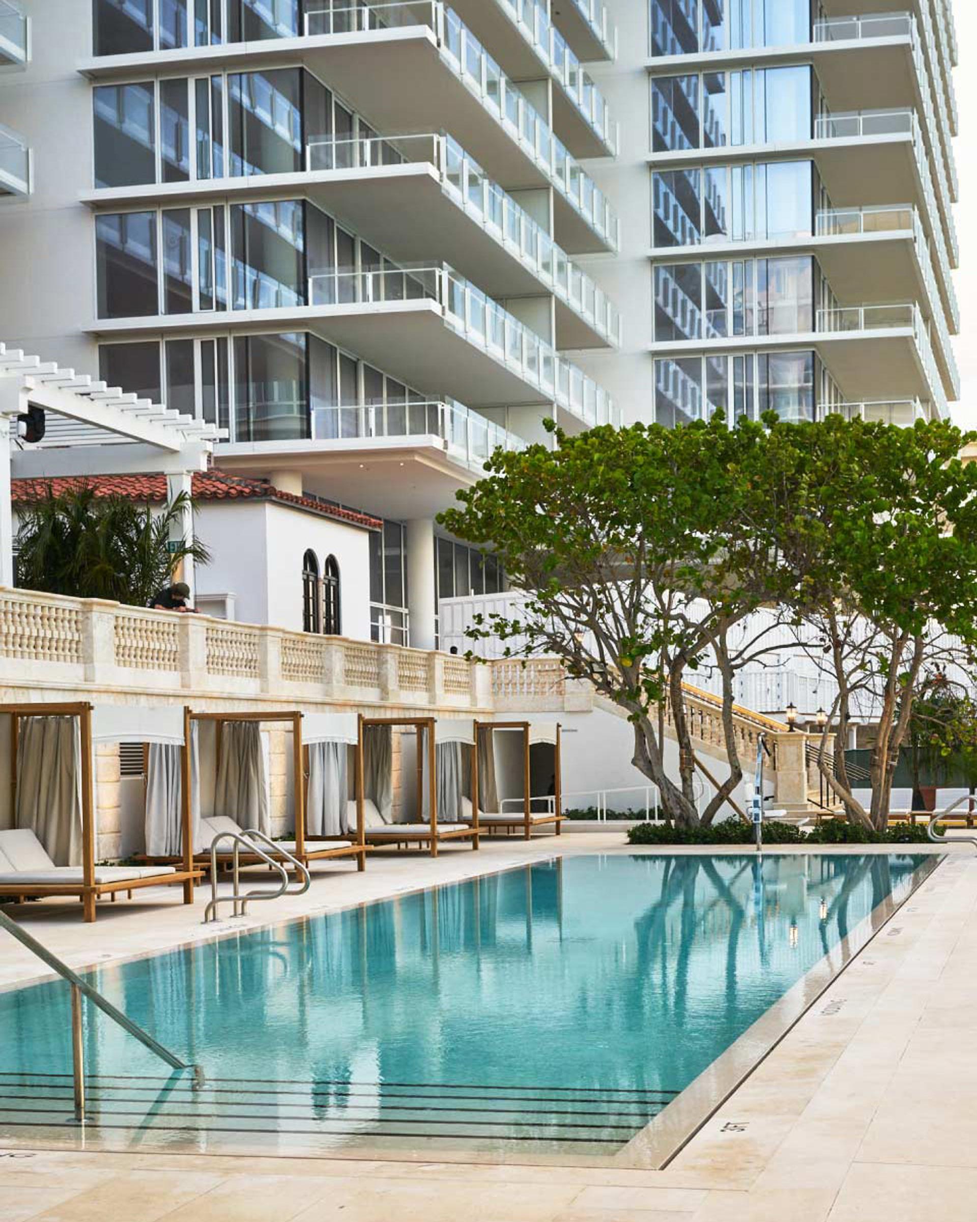 Four Seasons Surf Club, Miami pool area