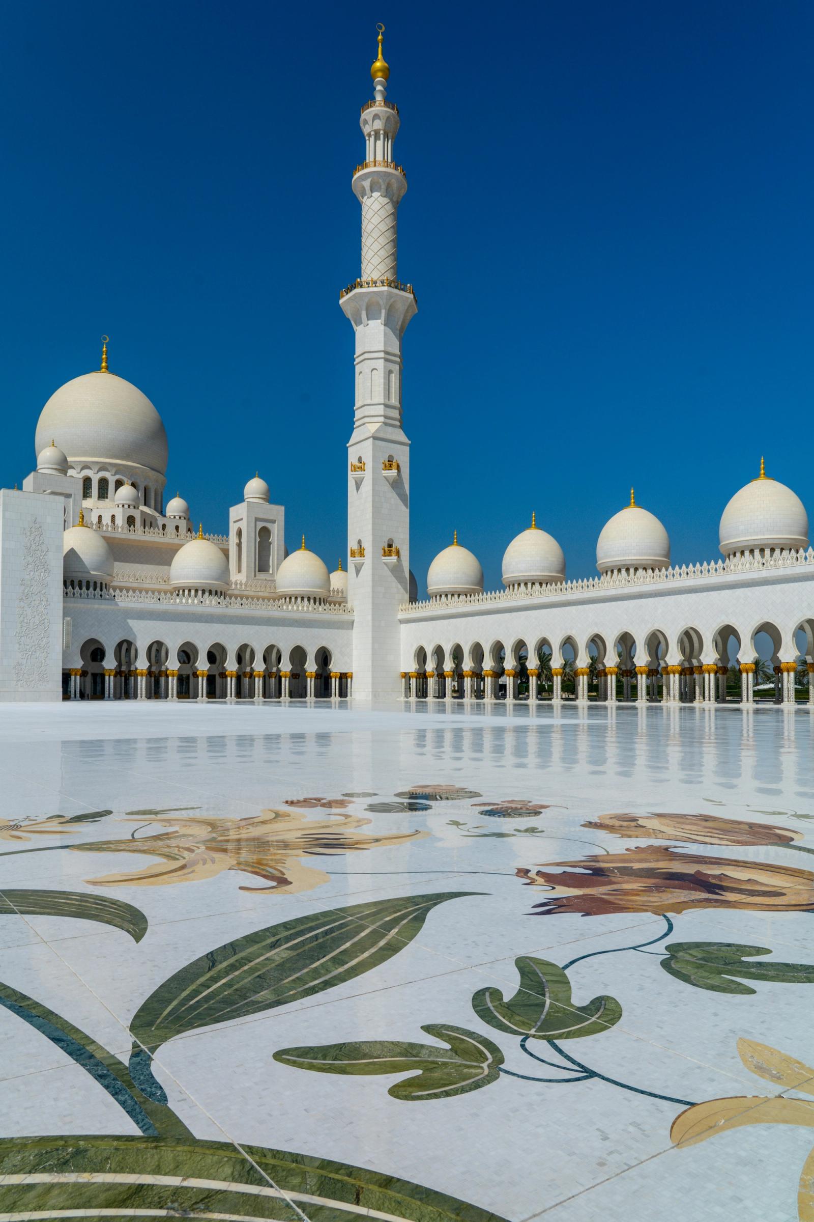 Kuppel einer Moschee mit kunstvollen Ornamenten