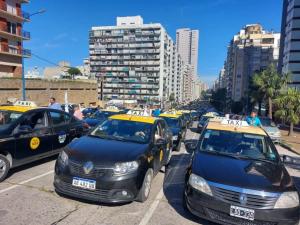 Taxis y remises pidieron un aumento del 27% en Mar del Plata: cuánto costaría el viaje