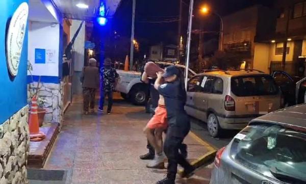 Siguió a una mujer por la calle, la insultó y quiso robarle: fue detenido