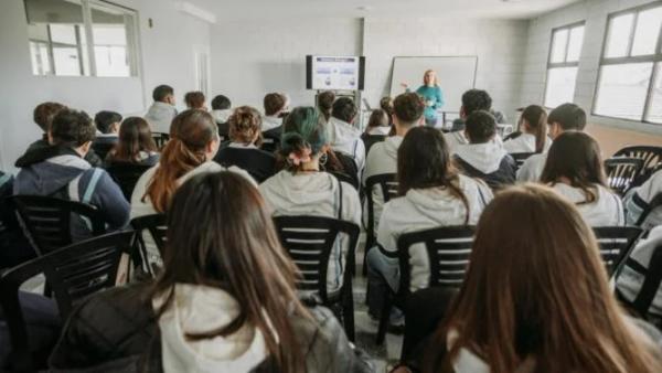 Ciberdelitos y apuestas online: el Municipio intensifica las charlas en escuelas a más de 800 estudiantes