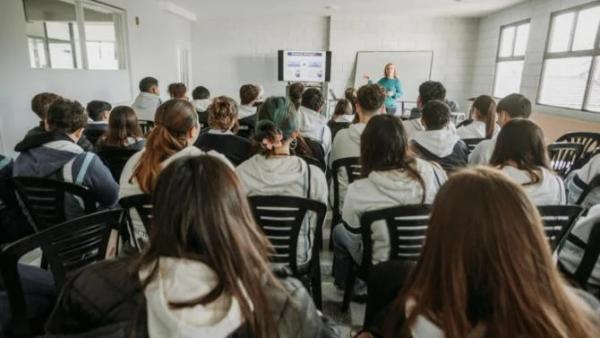 Ciberdelitos y apuestas online: el Municipio intensifica las charlas en escuelas a más de 800 estudiantes
