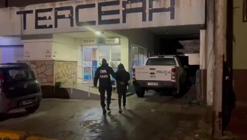 Intentó robar un televisor y la atraparon cuando se lo estaba por llevar  
