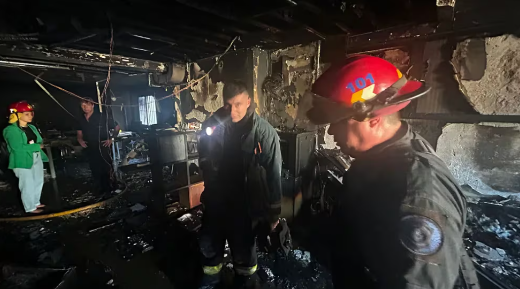 VIDEO: Se incendió la redacción de la revista Anfibia en la Ciudad de Buenos Aires