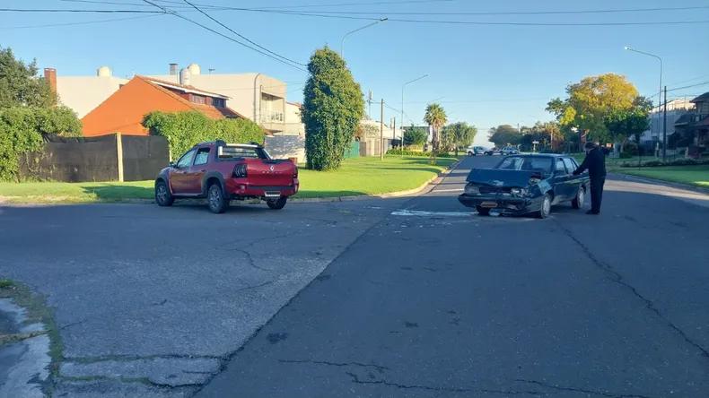 Fuerte choque en Paso y Alsina: una mujer herida 