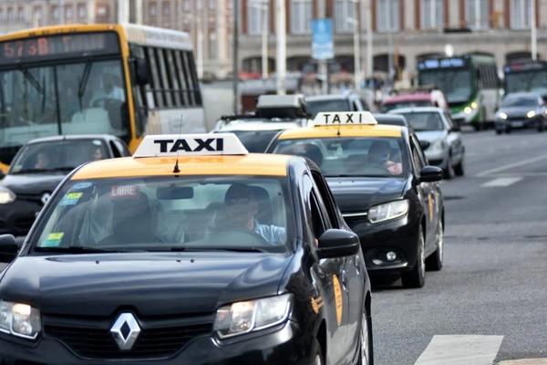 A partir de hoy aumentan las tarifas de taxis y remises: cuánto saldrán la ficha y la bajada de bandera
