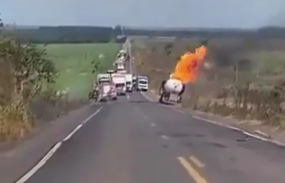 VIDEOS: Explotó un camión cisterna y provocó un caos en la carretera BR-010 de Brasil y dejó varios heridos