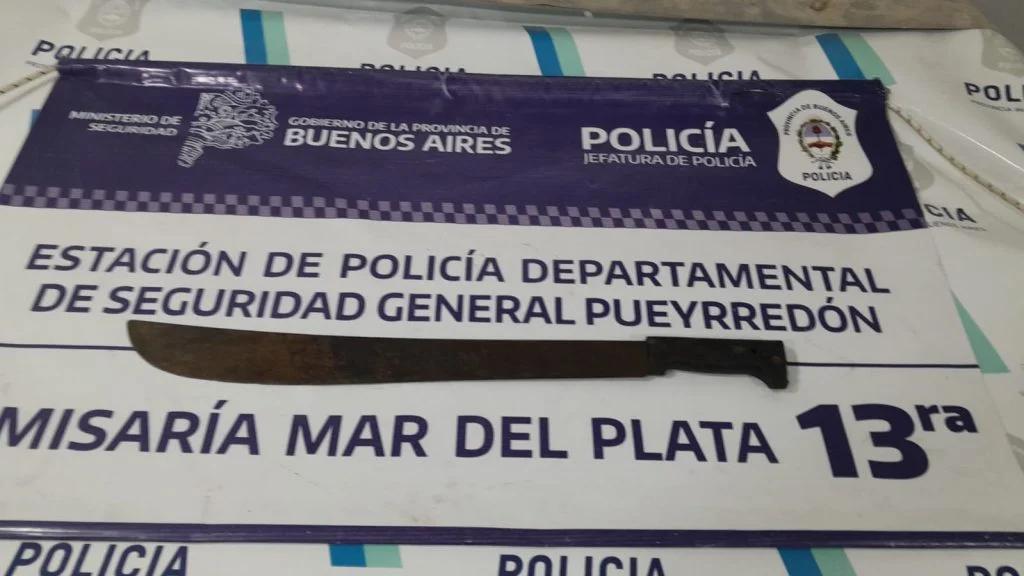Detienen a un joven por amenazar a su familia con un machete en Playa Serena