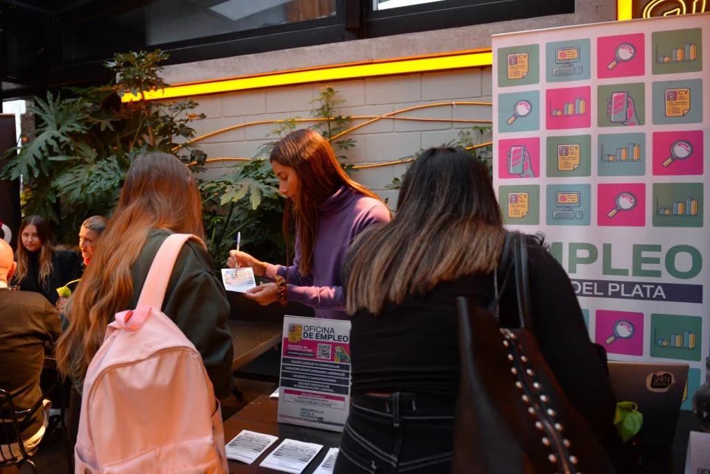 El municipio gestionó más de 600 empleos en seis meses y potencia la capacitación laboral