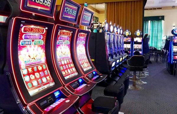 En plena temporada, trabajadores de Casinos exigen con "urgencia" un aumento salarial