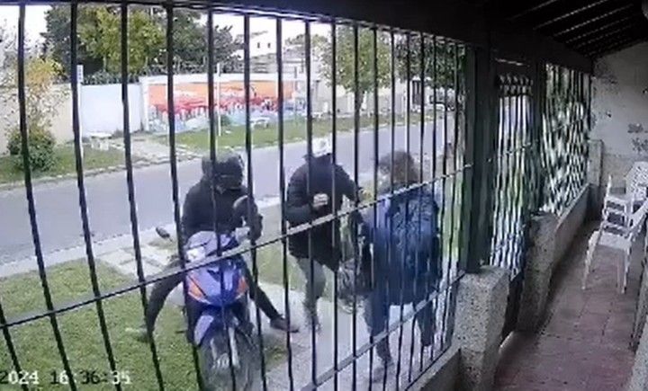 Murió uno de los delincuentes que chocó con un auto mientras huía de un robo 