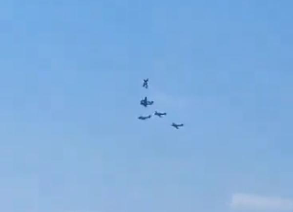 VIDEO: Dos avionetas chocaron en pleno vuelo en Portugal