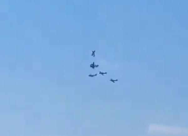 VIDEO: Dos avionetas chocaron en pleno vuelo en Portugal