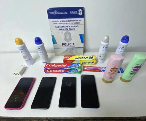 Dos mujeres detenidas tras robar mercadería de un comercio e intentar arrebatarle un arma a la policía