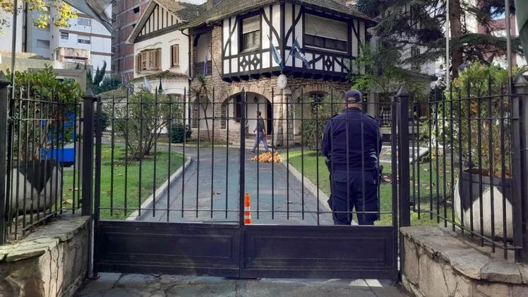 Detienen al jefe de la policía tras un allanamiento en la Jefatura Departamental 