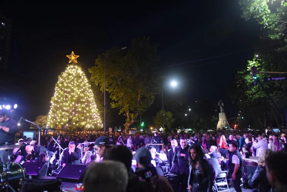 Mar del Plata da inicio a la Navidad con el tradicional encendido del Árbol Navideño