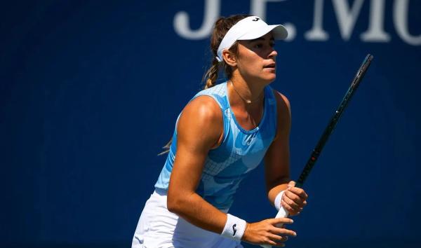 Solana Sierra avanzó con autoridad en la qualy de Wimbledon
