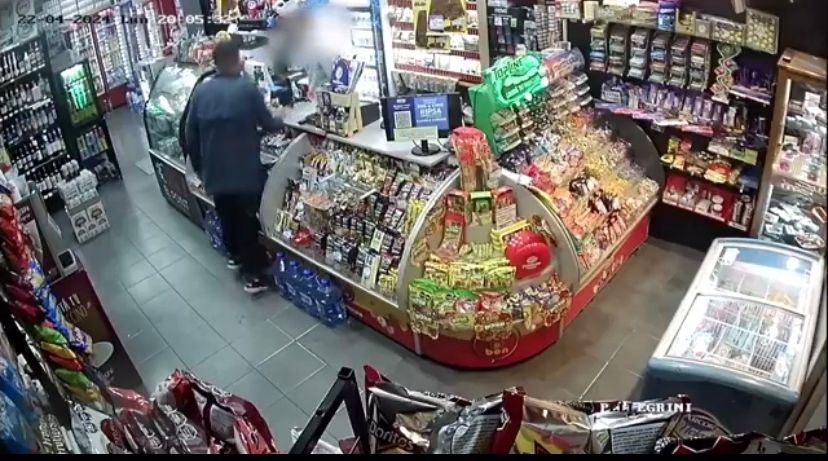 Entro a robar, forcejeó y el empleado lo terminó corriendo