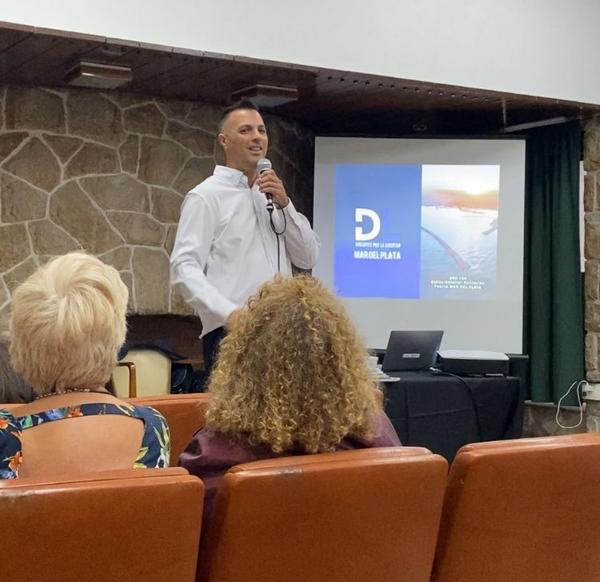 Gabriel Fozzi encabezó una conferencia sobre el futuro de la educación en Mar del Plata
