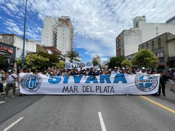 Sivara llevó los puestos al centro y cortó el tránsito en Luro