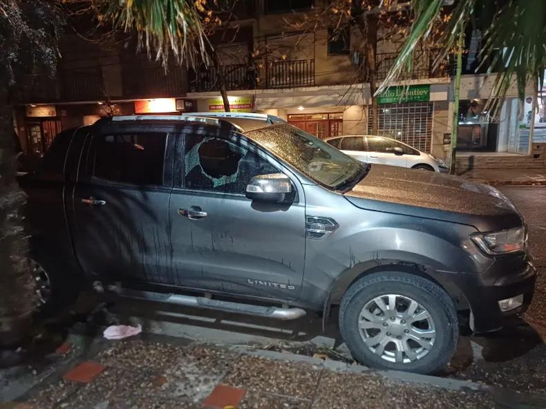 Rompieron el vidrio de dos camionetas y robaron objetos de valor: fueron detenidos 