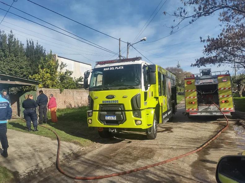Bomberos lograron controlar un incendio en una vivienda del barrio Juramento