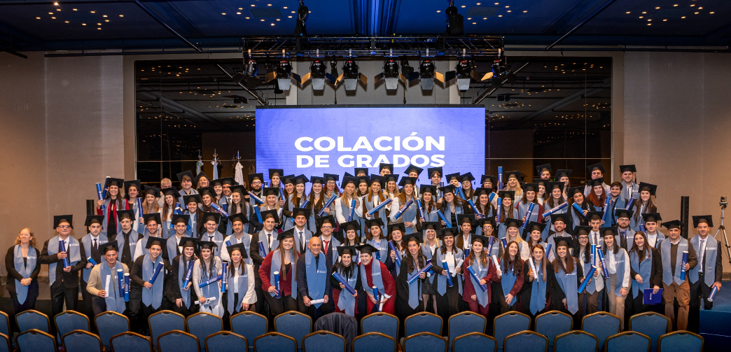 La Universidad Atlántida graduó a 120 estudiantes y entregó por primera vez títulos de posgrado