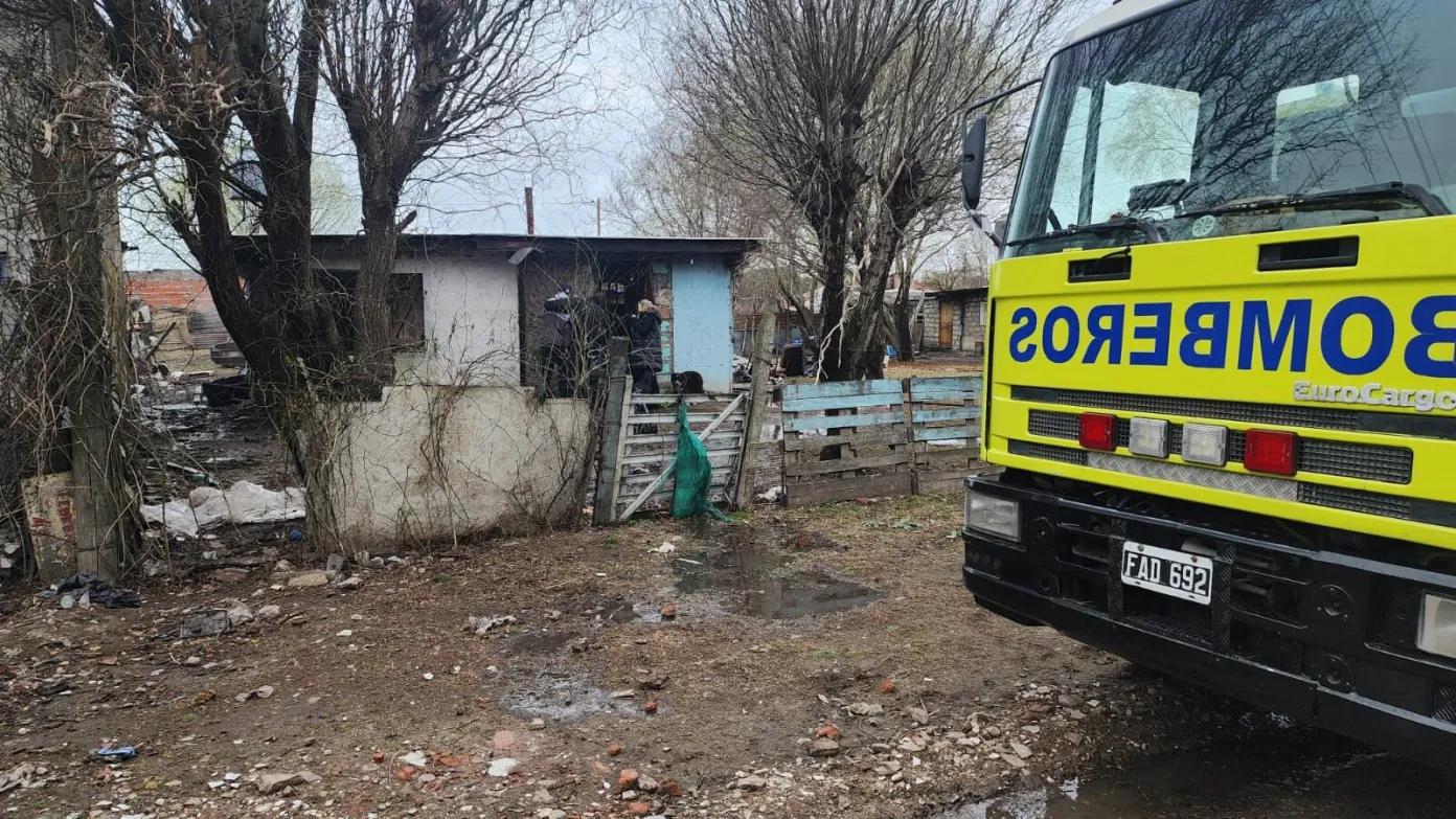 Incendio en las Dalias: una pareja y su bebé de 7 meses perdieron todo.