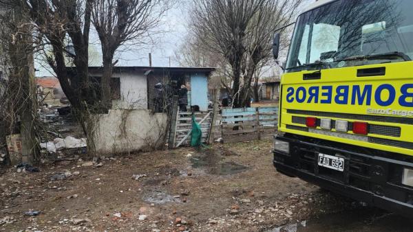 Incendio en las Dalias: una pareja y su bebé de 7 meses perdieron todo.