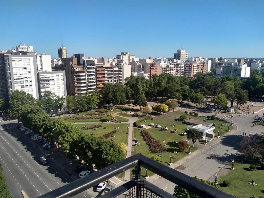 Vecinos de Plaza Mitre proponen soluciones para poner fin a la "extorsión" de los trapitos