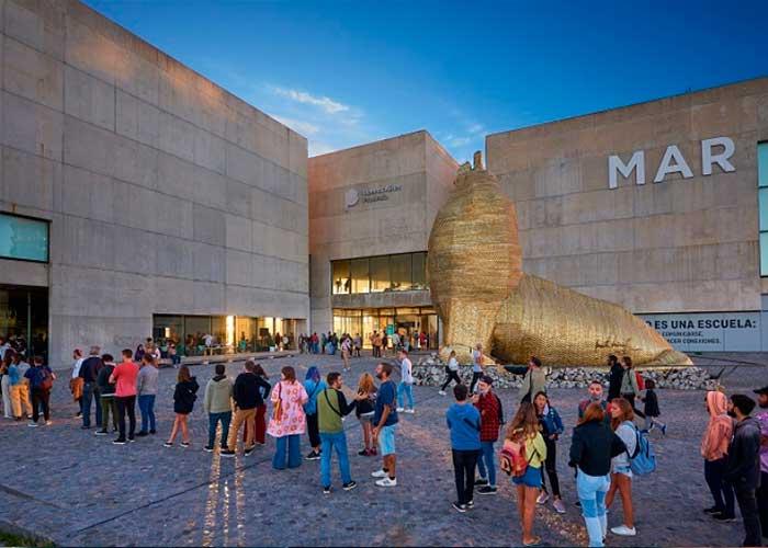 El Museo MAR presenta charlas, espectáculos y arte contemporáneo en su programación de verano