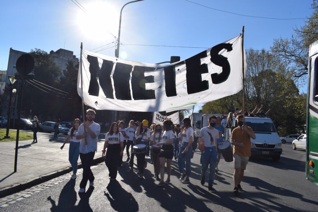La organización Nietes se presentó y aparecen como "la contra de los libertarios"