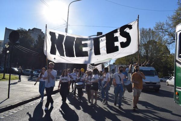 La organización Nietes se presentó y aparecen como "la contra de los libertarios"