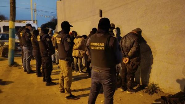 Operativo en El Martillo: cuatro detenidos y cocaína incautada en dos allanamientos
