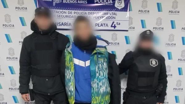 Quizo esquivar un control policial y mientras huía se cayó de la moto: fue detenido